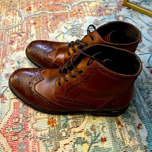 Steve Madden, like new condition. Pairs with navy/gray suits. 10.5 men’s